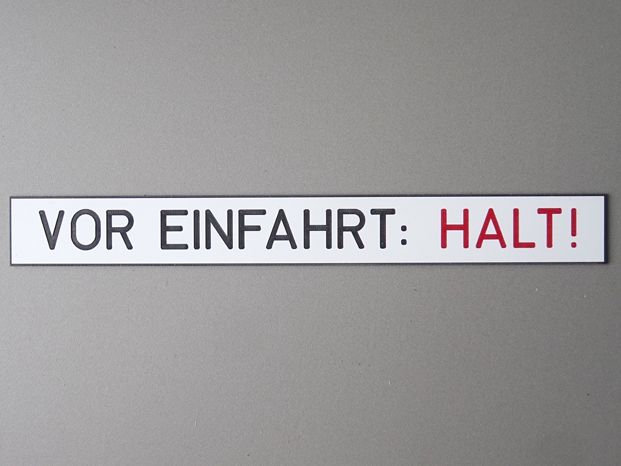 Bild von Vor Einfahrt Halt!